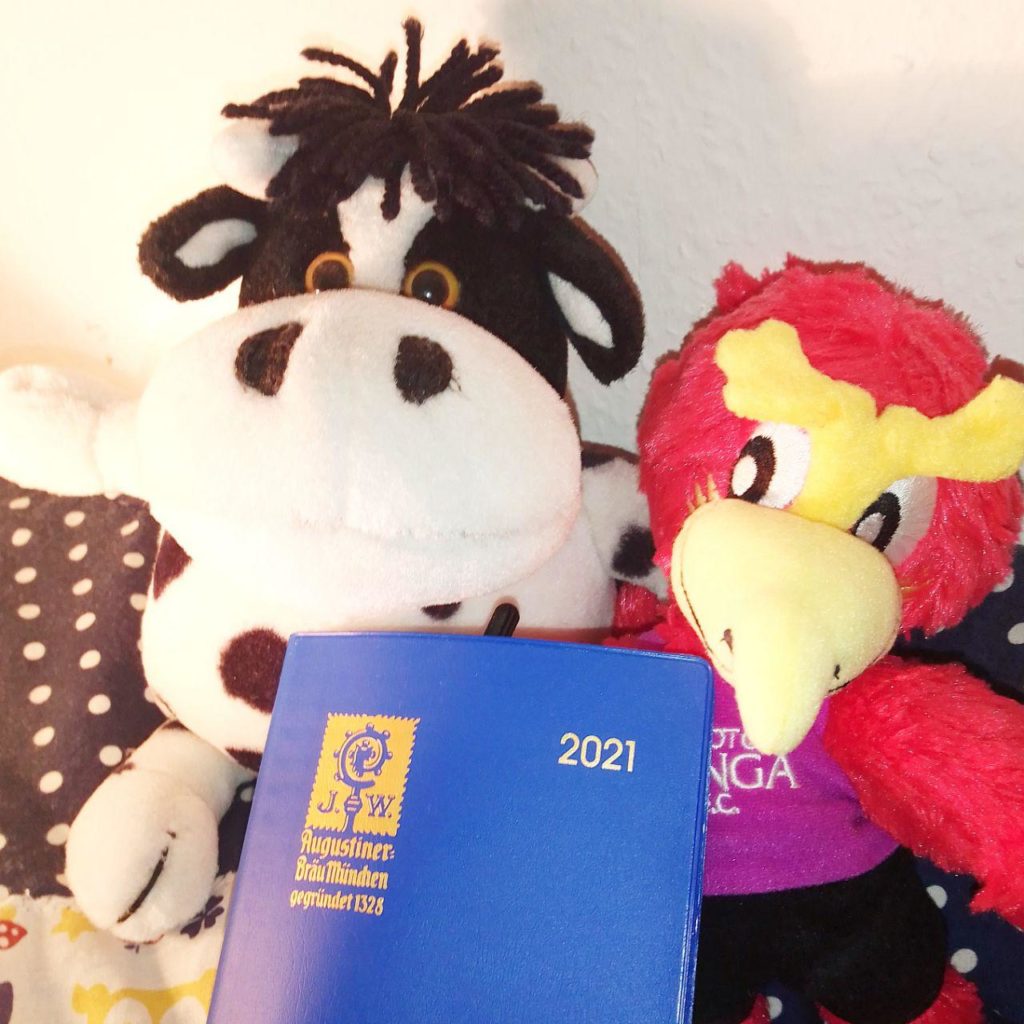 Mo Chan (Cow fluffy toy), Pasa kun (Phoenix) and 2021 Calendar of Augstiner Bräu