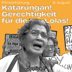 Eine ältere Frau schreit "Justice", umgeben von andere Frauen mit Demo Schilder. Schrift sagt, Filmvorführung 8. August Katarungan! Gerechtigkeit für die Lolas!